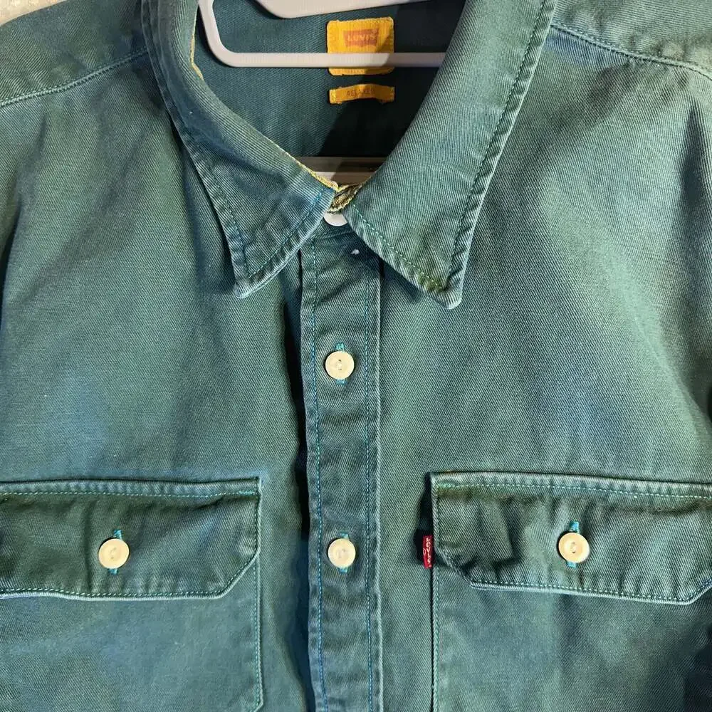 Levi's Classic Worker Overshirt in Green Garment Dye - Picture 4 of 13